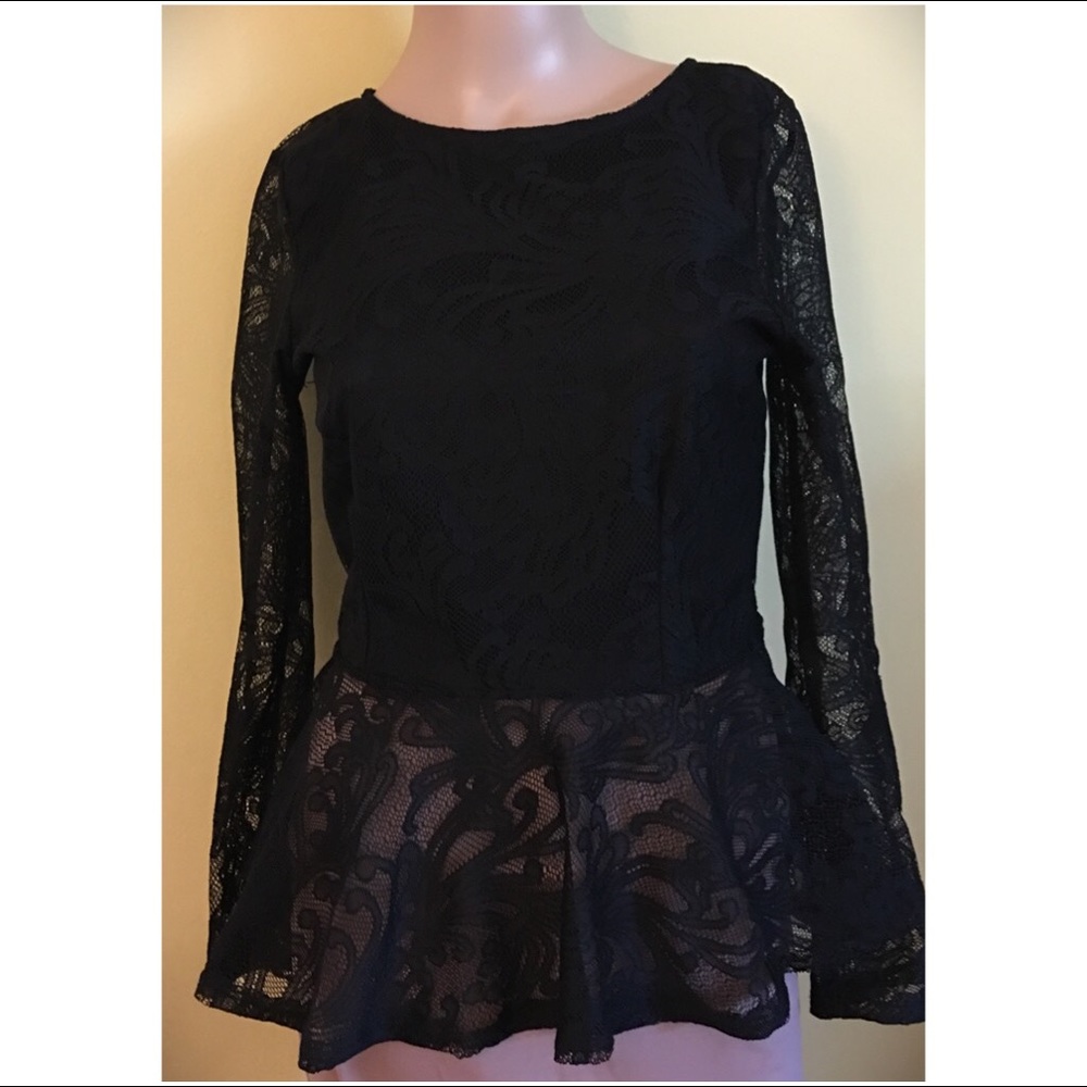LACE TOP SIZE SMALL
